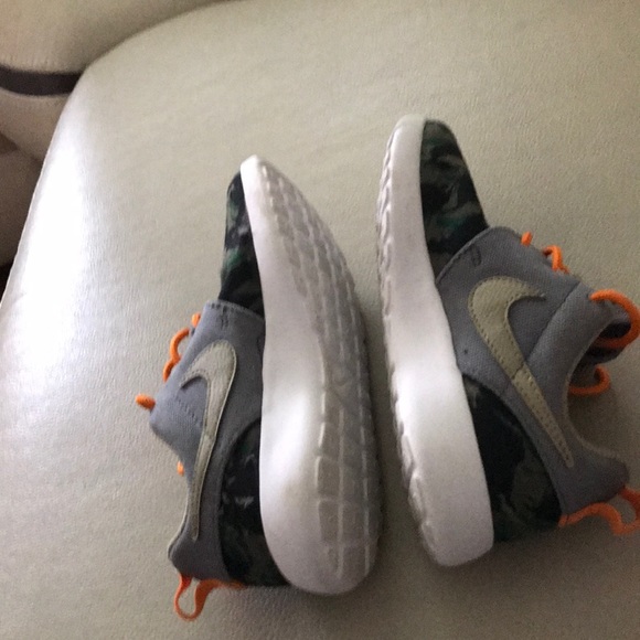 Kids Nike shoes - Picture 5 of 7